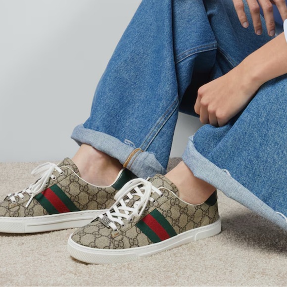 Gucci Beige Sneakers with Green and Red Stripes - Picture 2 of 5